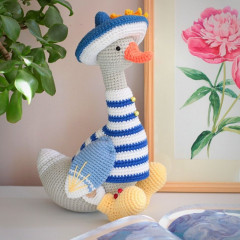 crochet  goose  insta.jpg