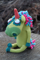 Crochet unicorn pin 1.jpg