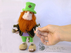 leprechaun doll crocheted 1.jpg