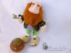 leprechaun doll crocheted 3.jpg