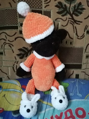 IMG_20200527_064011.jpg (224.94 КБ) 5053 просмотра Плюшевый мишка в тапочках зайчика, яркий и мягкий