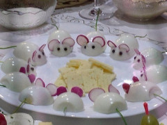 Яйца фаршированные - мышки.jpg
