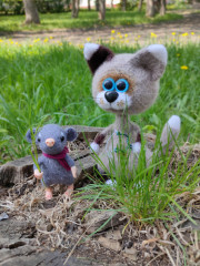 IMG20230604120718.jpg (294.05 КБ) 7207 просмотров Кот Хулиган и мышонок Пит. Понимаю , что мышатам не сюда , но их уже не возможно разделить . Кот связан по МК Ксении Щербининой , а мышонок по МК Ольги Кулишевис