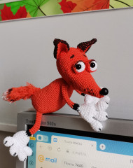 IMG_20240916_193346.jpg (198.05 КБ) 8648 просмотров Хитрый Лис, моя авторская работа, правда вдохновлялась работами других мастеров, могу связать почти копию по фото