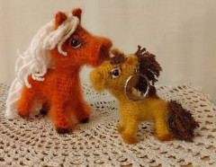 #брелоки поняшка и лошадка