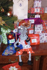 Конь в пальто с подарками 2.jpg