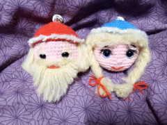 IMG_20251215_170331_053.jpg (293.61 КБ) 1055 просмотров Чудесные шарики на ёлку связались в онлайне с мастером Наталья Балык. Дед Мороз и Снегурочка . Вязалось в теплой и дружной компании . МК доступный и интересный.