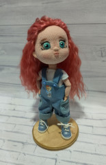 А это последняя из моих куколок, связана по мк Леси Медведевой, у нее сложные игрушки, обожаю все ее приемчики в вязании, каждый раз что-то новенькое)