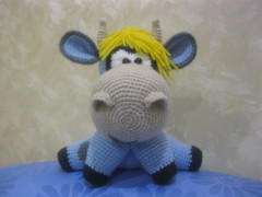 бЫЧОК ГАВРЮША от Ирины Баруздиной (2020) 1.jpg (143.42 КБ) 692 просмотра Бычок ГАВРЮША от Ирины Баруздиной (2020)<br />Сын, когда увидел его, сказал: - "А мне"?!<br />Пришлось вязать и ему.