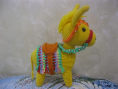 Ослик. За океаном его назвали ПЕДРО.<br />Автор - Илария Калири/ Ilaria Caliri (описание из журнала SimplyCrochet). Перевод Юнии Филоновой.<br />Почему жёлтенький?.. Потому что так захотела подруга, которой я вязала его в подарок.