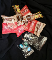 Сладости и глазки тоже не оставлю без внимания