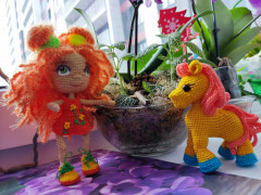 IMG_20220226_113833.jpg (177.41 КБ) 5082 просмотра Вот такая малышка у меня получилась, а лошадку успела связать в марафоне в инстаграм