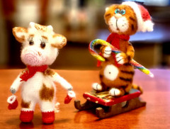 20211221_193358.jpg (214.67 КБ) 4642 просмотра Ох и повеселилась я на новый год. Корова тянет на санках тигра. Один год меняет другой.