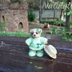 IMG_20220405_082259_123.jpg (240.12 КБ) 5384 просмотра Ещё раз Миа. Вязала без МК на ощуп петли в меховой пряже не видно тонировпна масляными красками