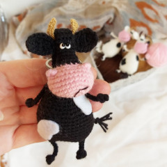 20200921_155704_edited.jpeg (182.78 КБ) 4681 просмотр Бычок брелок.<br />Мой авторский МК<br />Размер около 10 см. Связан крючком.