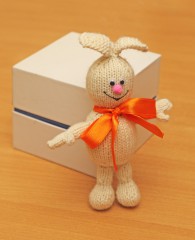 Op7CE6KHCLc.jpg (149.7 КБ) 14956 просмотров Этот заяц связан в он-лайне Морковка "party" с Еленой Дорш