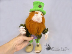 leprechaun doll crocheted 6.jpg