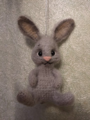 IMG_20220925_182508.jpg (215.2 КБ) 5402 просмотра Этот улыбашка тоже связан по мк Светланы Громовой зайка-сплюшка.