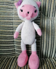 Screenshot_20230203_171207.jpg (295.5 КБ) 6709 просмотров Кошечка спицами,<br />Связана по мк @polushkabunny<br />Связана в подарок