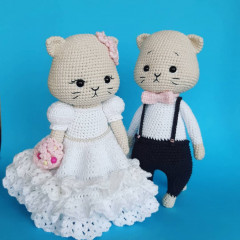 IMG_20210616_105443_739.jpg (176.03 КБ) 14723 просмотра Свадебные котики.<br />Связаны по МК Namsonpang .<br />И уже отправились поздравлять настоящих молодожёнов.