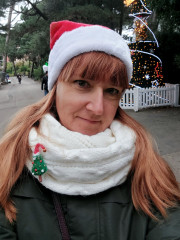 20231218_134209.jpg (265.88 КБ) 5043 просмотра Брошь связана вчера .... нужно же было как-то тему снега завуалировать в задании :-))