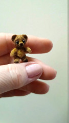 IMG_20211008_003222.jpg (43.88 КБ) 11440 просмотров Дюймыч, 2,5 см. Связан в технике тедди