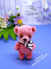 IMG_20210904_135345.jpg (92.87 КБ) 11434 просмотра Марципановый мишка<br />4 см<br />Связан в технике тедди