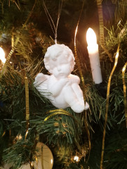 4IXQphQihoQ.jpg (229.39 КБ) 11425 просмотров ангелочек на ёлке