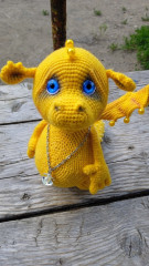 NhmM4TagxngLhdF_5IqQVygKF7KAEwEeXQ2k2_AWndt_J_SGp8lZSs57sPYLBa1VfjWOcUDGo6enU8gmcIZEaDfI.jpg (198.52 КБ) 10320 просмотров А это мои хвастушки. Моя любовь!!! Дракончик Лимончик, очень стеснительный мальчик, но обаяния , а глаза - это бездна.