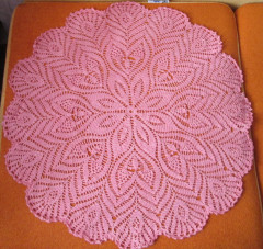 IMG_6519.JPG (446.67 КБ) 12576 просмотров А это моя гордость. Салфетка по МК с ютуба "Павлинье перо" 66 см в диаметре